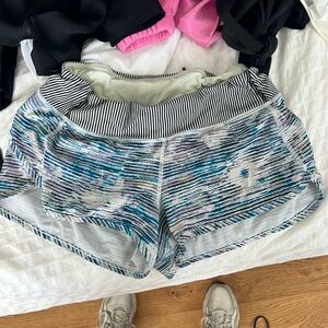 Lululemon size 6 low rise shorts